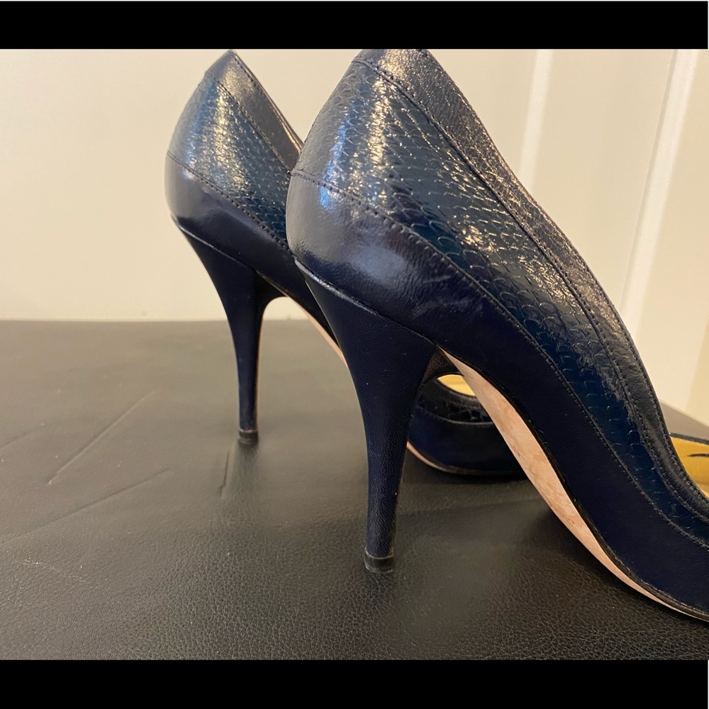 Jimmy Choo Textured Leather Dark Blue Heels - Picture 11 of 15
